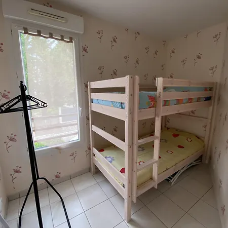 Le Maxymel - Parking * Шато-д'Олон