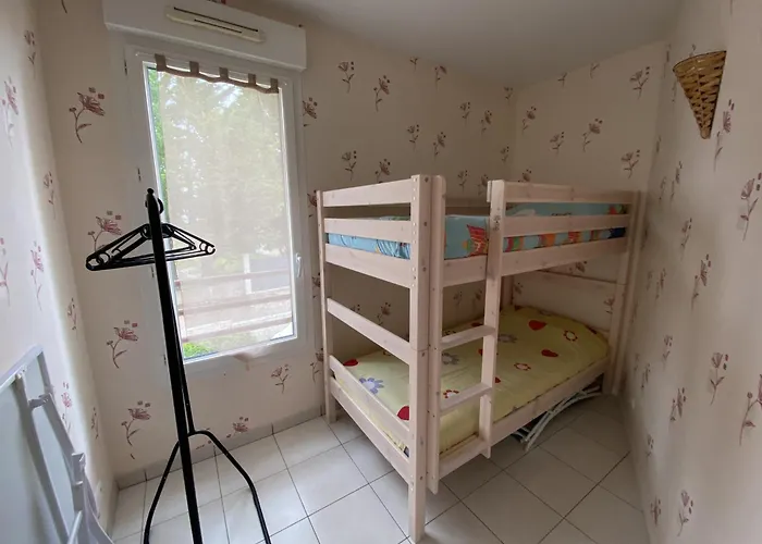 Le Maxymel - Parking * Шато-д'Олон