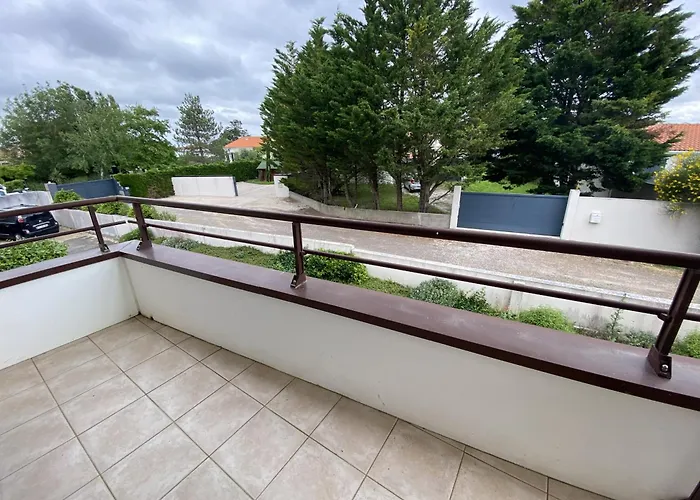 Апартаменты Le Maxymel - Parking Шато-д'Олон