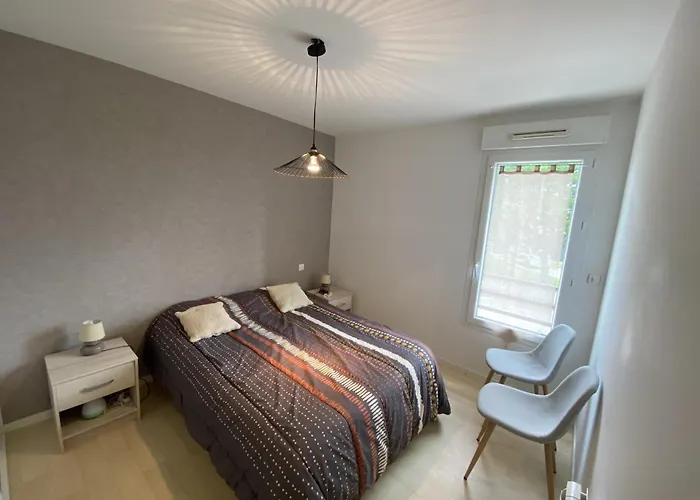 Le Maxymel - Parking Шато-д'Олон